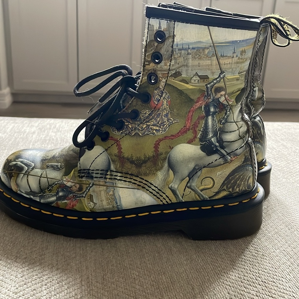 1460s Pascal Dr. Martens Rare St. George and the Dragon EUC - Picture 3 of 8